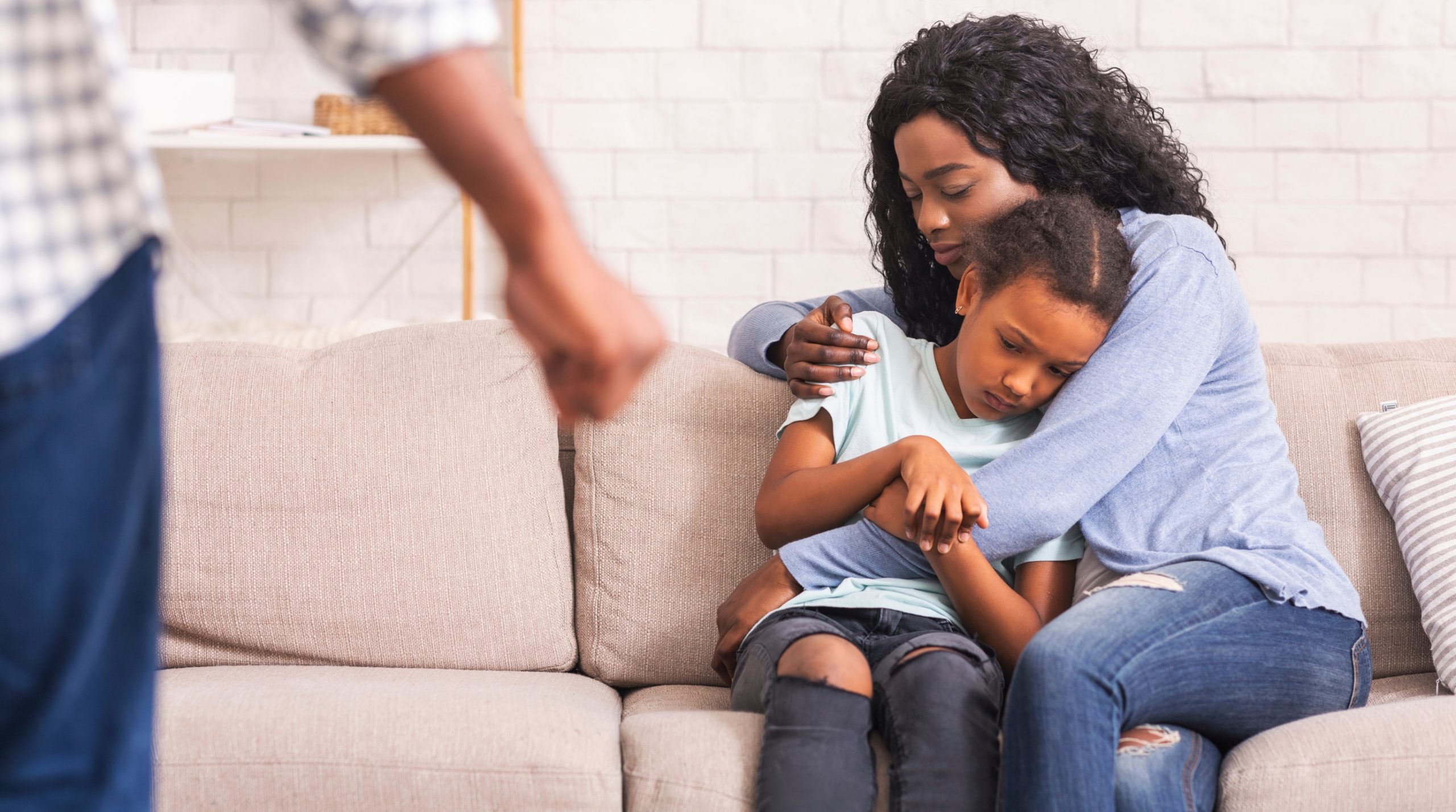 Maman solo, violences post-séparation et aliénation parentale